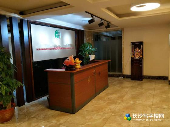 芙蓉中路明城国际电梯口340平豪装带家具出租！