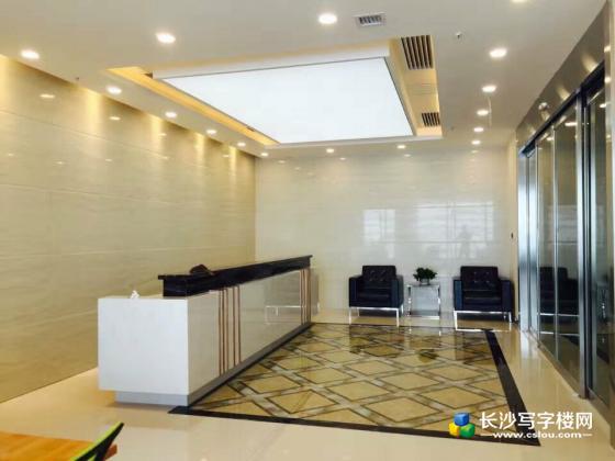 湘江边保利国际320平电梯口一线江景精装带全套办家具