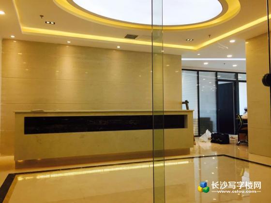 湘江边保利国际正电梯口一线江景578㎡全新装修全套家具